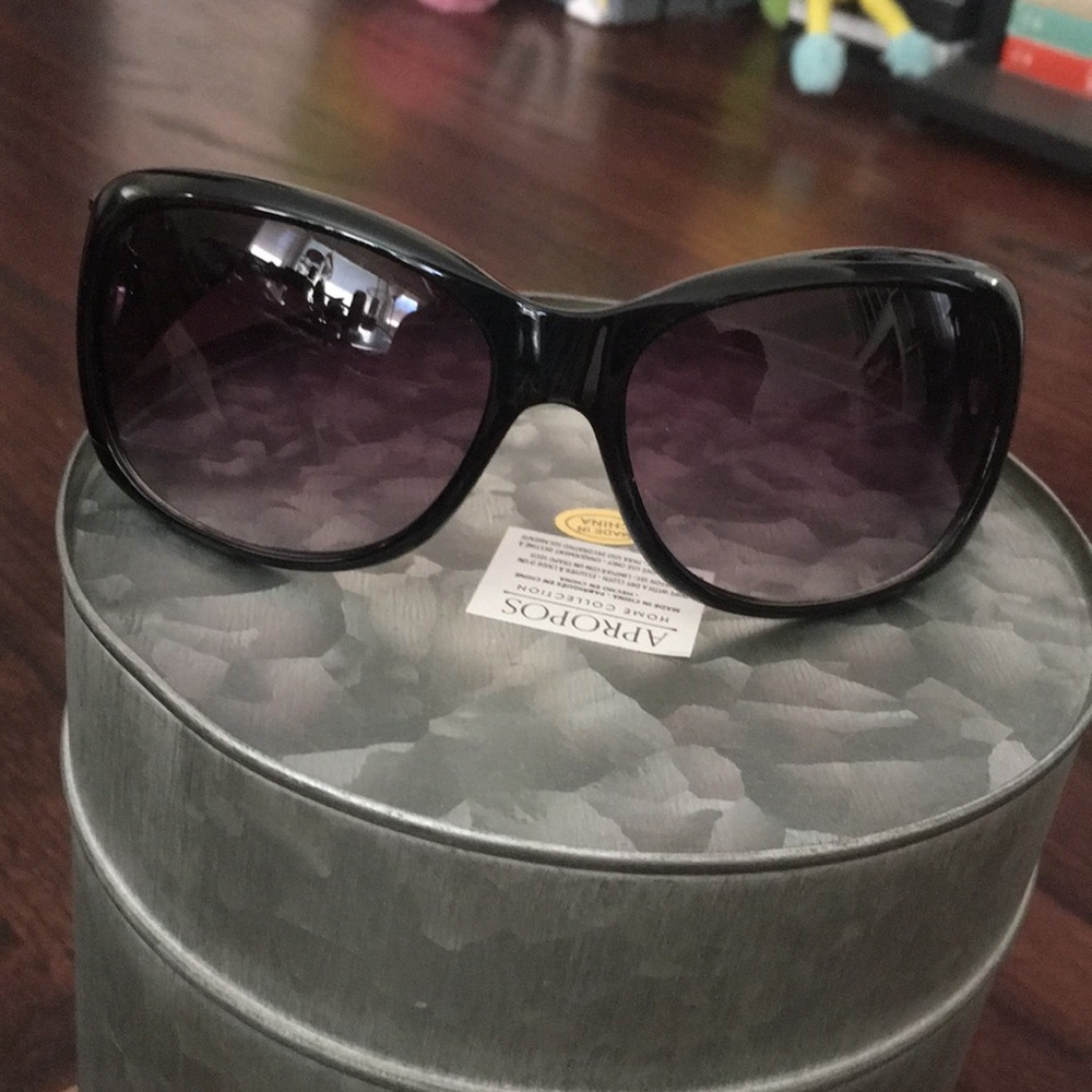 Kenneth Cole Reaction sunglasses